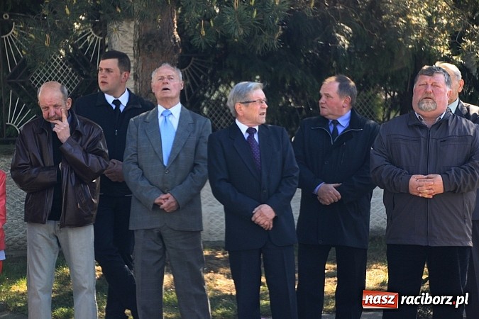 Zdjęcie w galerii na portalu naszraciborz.pl: Parafianie ze strażakami szli do św. Floriana wiadomości z regionu