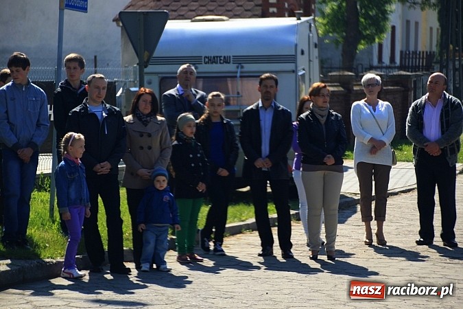 Zdjęcie w galerii na portalu naszraciborz.pl: Parafianie ze strażakami szli do św. Floriana wiadomości z regionu