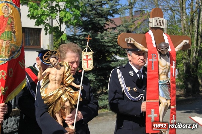 Zdjęcie w galerii na portalu naszraciborz.pl: Parafianie ze strażakami szli do św. Floriana wiadomości z regionu