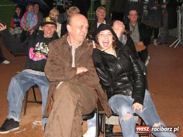 Zdjęcie w galerii na portalu naszraciborz.pl: Deszcz nie przestraszył fanów wiadomości z regionu