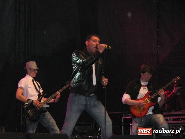 Zdjęcie w galerii na portalu naszraciborz.pl: Deszcz nie przestraszył fanów wiadomości z regionu