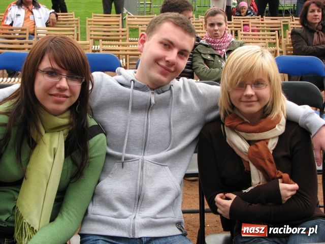 Zdjęcie w galerii na portalu naszraciborz.pl: Deszcz nie przestraszył fanów wiadomości z regionu