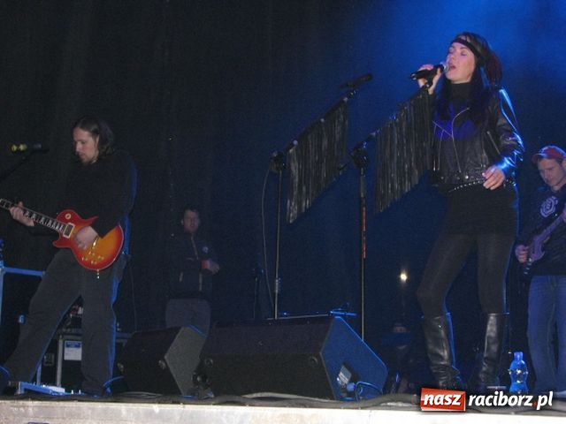 Zdjęcie w galerii na portalu naszraciborz.pl: Deszcz nie przestraszył fanów wiadomości z regionu