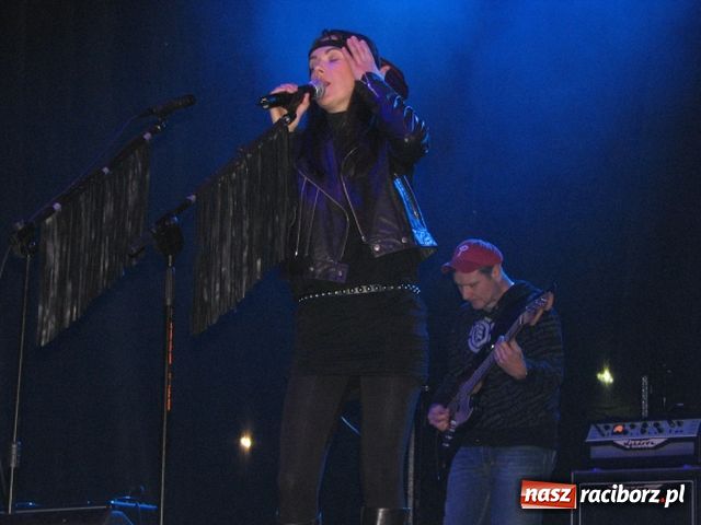 Zdjęcie w galerii na portalu naszraciborz.pl: Deszcz nie przestraszył fanów wiadomości z regionu