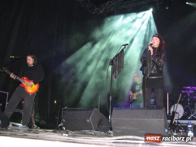 Zdjęcie w galerii na portalu naszraciborz.pl: Deszcz nie przestraszył fanów wiadomości z regionu