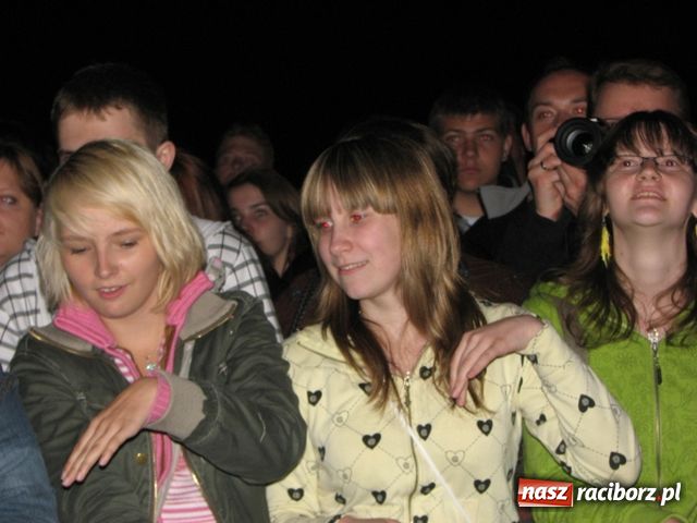 Zdjęcie w galerii na portalu naszraciborz.pl: Deszcz nie przestraszył fanów wiadomości z regionu