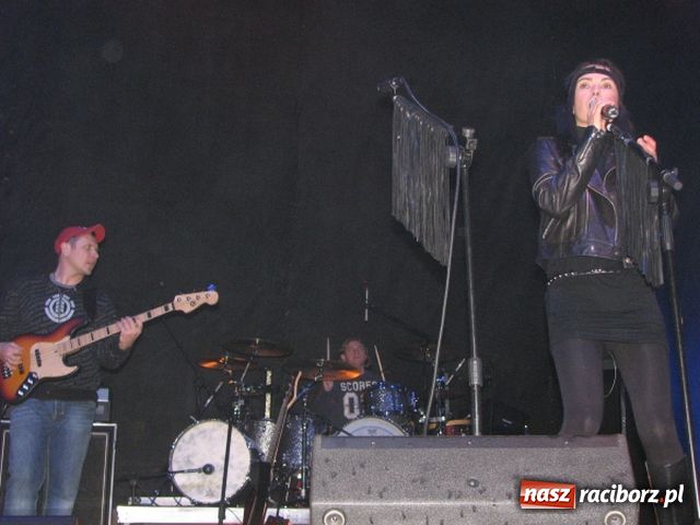 Zdjęcie w galerii na portalu naszraciborz.pl: Deszcz nie przestraszył fanów wiadomości z regionu