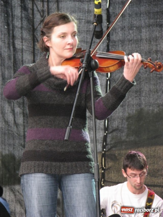 Zdjęcie w galerii na portalu naszraciborz.pl: Deszcz nie przestraszył fanów wiadomości z regionu