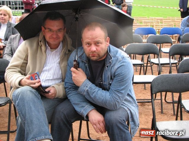 Zdjęcie w galerii na portalu naszraciborz.pl: Deszcz nie przestraszył fanów wiadomości z regionu