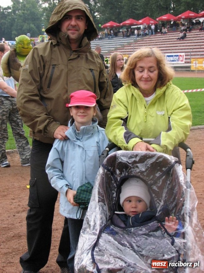 Zdjęcie w galerii na portalu naszraciborz.pl: Deszcz nie przestraszył fanów wiadomości z regionu