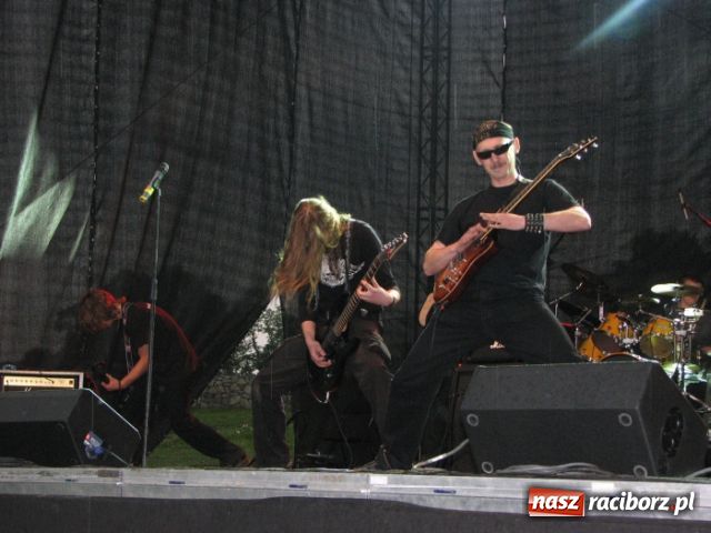 Zdjęcie w galerii na portalu naszraciborz.pl: Deszcz nie przestraszył fanów wiadomości z regionu