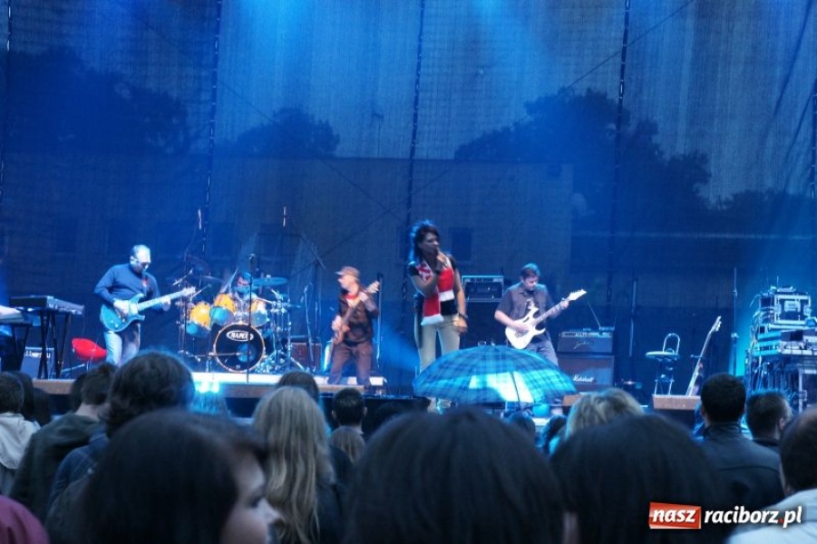 Zdjęcie w galerii na portalu naszraciborz.pl: Deszcz nie przestraszył fanów wiadomości z regionu