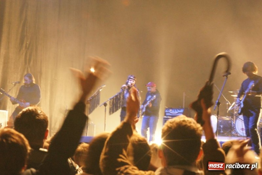 Zdjęcie w galerii na portalu naszraciborz.pl: Deszcz nie przestraszył fanów wiadomości z regionu