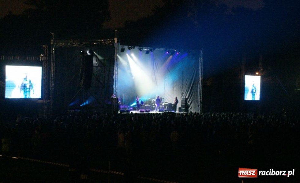 Zdjęcie w galerii na portalu naszraciborz.pl: Deszcz nie przestraszył fanów wiadomości z regionu