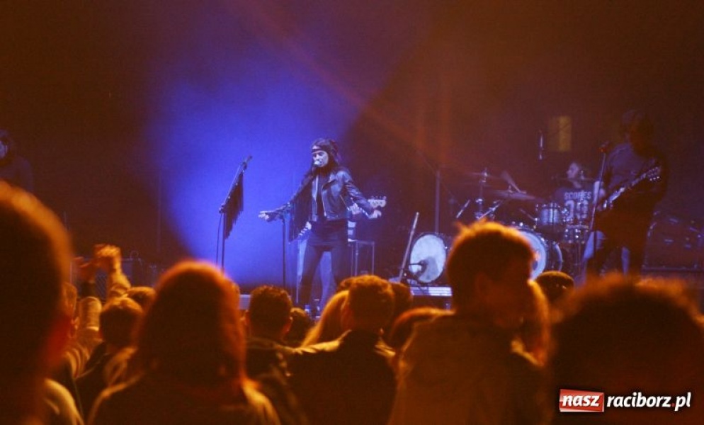 Zdjęcie w galerii na portalu naszraciborz.pl: Deszcz nie przestraszył fanów wiadomości z regionu