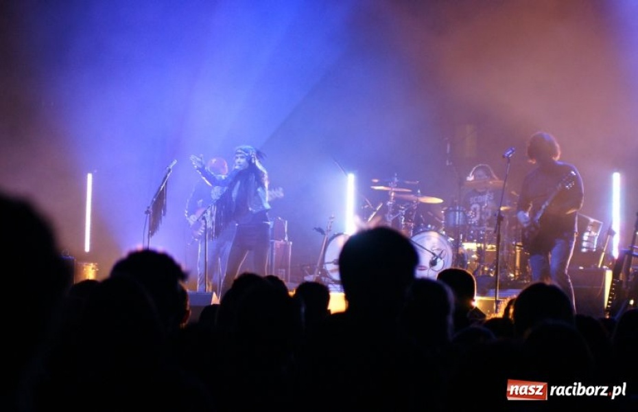 Zdjęcie w galerii na portalu naszraciborz.pl: Deszcz nie przestraszył fanów wiadomości z regionu