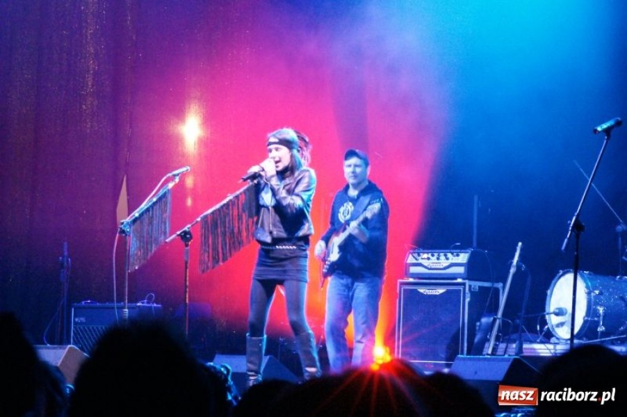 Zdjęcie w galerii na portalu naszraciborz.pl: Deszcz nie przestraszył fanów wiadomości z regionu