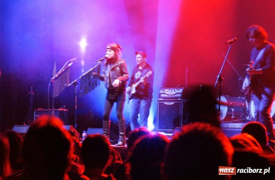 Zdjęcie w galerii na portalu naszraciborz.pl: Deszcz nie przestraszył fanów wiadomości z regionu