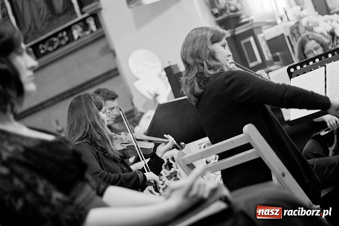 Zdjęcie w galerii na portalu naszraciborz.pl: TU ES PETRUS – wyjątkowy koncert w kościele farnym  wiadomości z regionu