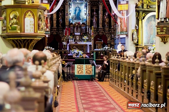 Zdjęcie w galerii na portalu naszraciborz.pl: TU ES PETRUS – wyjątkowy koncert w kościele farnym  wiadomości z regionu