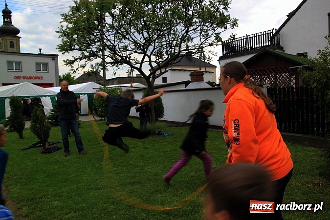 Zdjęcie w galerii na portalu naszraciborz.pl: Salvatore Esposito gwiazdą maj&oacute;wki w Wojnowicach wiadomości z regionu