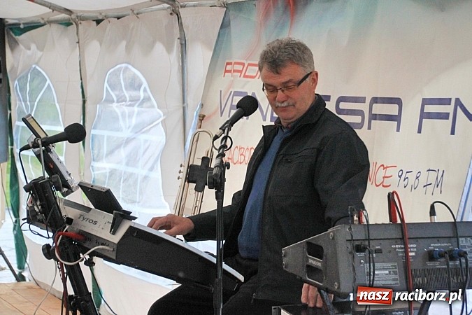 Zdjęcie w galerii na portalu naszraciborz.pl: Salvatore Esposito gwiazdą maj&oacute;wki w Wojnowicach wiadomości z regionu