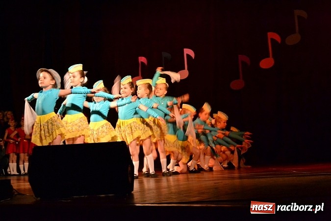 Zdjęcie w galerii na portalu naszraciborz.pl: Tańcz, nie żałuj podłogi! Konkurs w Kuźni wiadomości z regionu