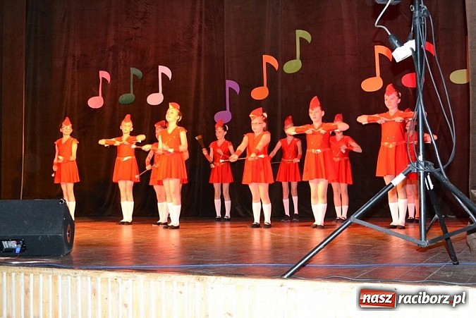 Zdjęcie w galerii na portalu naszraciborz.pl: Tańcz, nie żałuj podłogi! Konkurs w Kuźni wiadomości z regionu