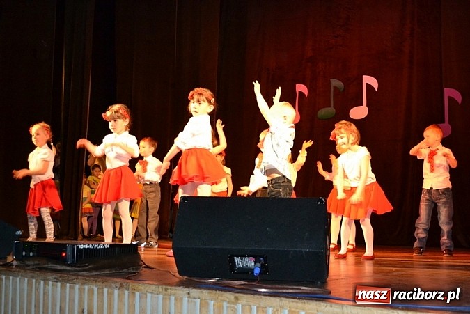 Zdjęcie w galerii na portalu naszraciborz.pl: Tańcz, nie żałuj podłogi! Konkurs w Kuźni wiadomości z regionu