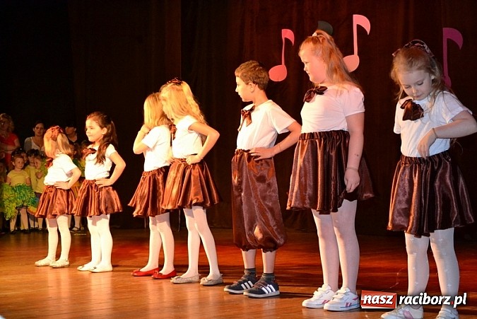 Zdjęcie w galerii na portalu naszraciborz.pl: Tańcz, nie żałuj podłogi! Konkurs w Kuźni wiadomości z regionu