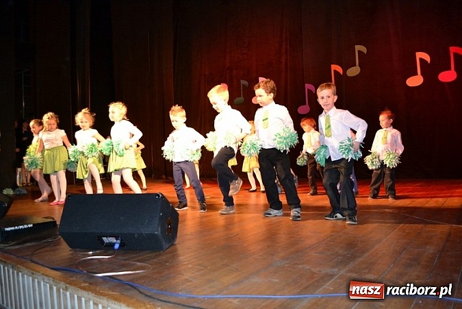 Zdjęcie w galerii na portalu naszraciborz.pl: Tańcz, nie żałuj podłogi! Konkurs w Kuźni wiadomości z regionu