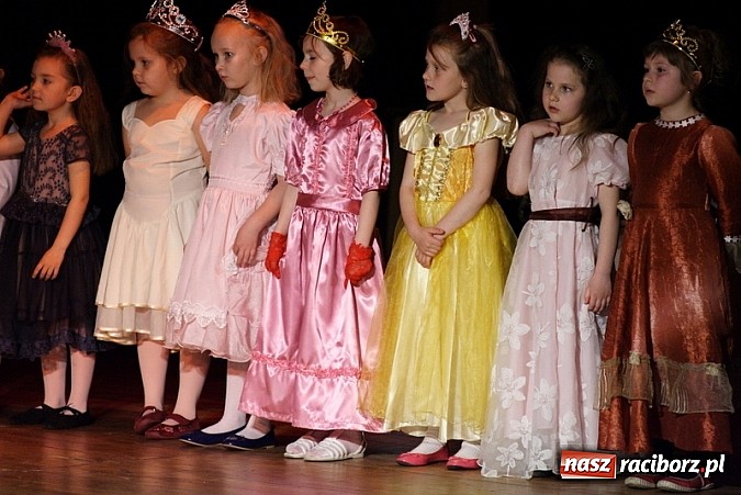 Zdjęcie w galerii na portalu naszraciborz.pl: Tańcz, nie żałuj podłogi! Konkurs w Kuźni wiadomości z regionu