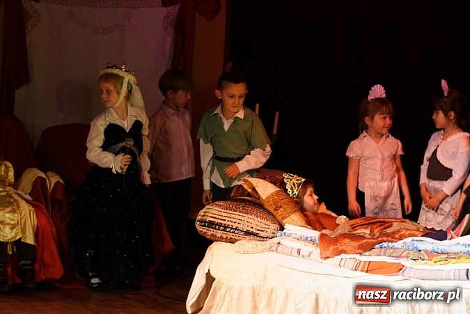 Zdjęcie w galerii na portalu naszraciborz.pl: Tańcz, nie żałuj podłogi! Konkurs w Kuźni wiadomości z regionu