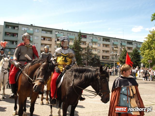 Zdjęcie w galerii na portalu naszraciborz.pl: Strasburger zagrał mnicha wiadomości z regionu