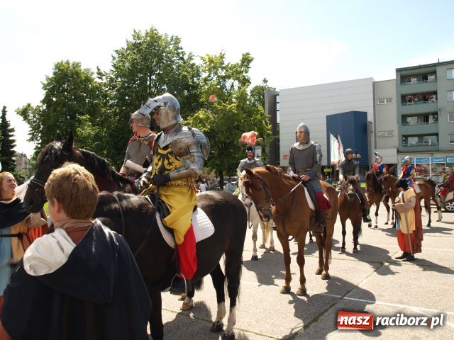 Zdjęcie w galerii na portalu naszraciborz.pl: Strasburger zagrał mnicha wiadomości z regionu