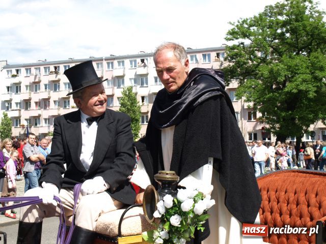 Zdjęcie w galerii na portalu naszraciborz.pl: Strasburger zagrał mnicha wiadomości z regionu