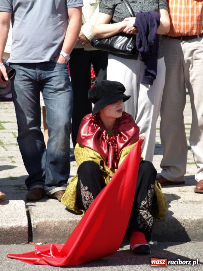 Zdjęcie w galerii na portalu naszraciborz.pl: Strasburger zagrał mnicha wiadomości z regionu