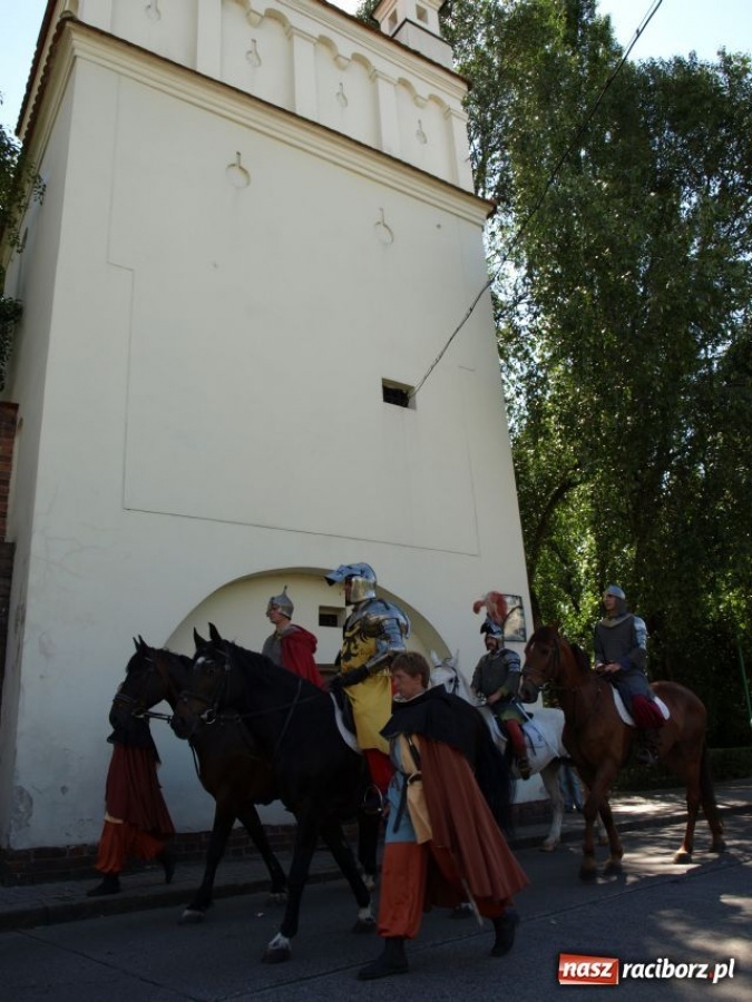 Zdjęcie w galerii na portalu naszraciborz.pl: Strasburger zagrał mnicha wiadomości z regionu