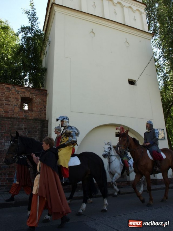 Zdjęcie w galerii na portalu naszraciborz.pl: Strasburger zagrał mnicha wiadomości z regionu