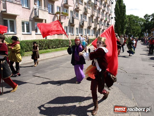 Zdjęcie w galerii na portalu naszraciborz.pl: Strasburger zagrał mnicha wiadomości z regionu