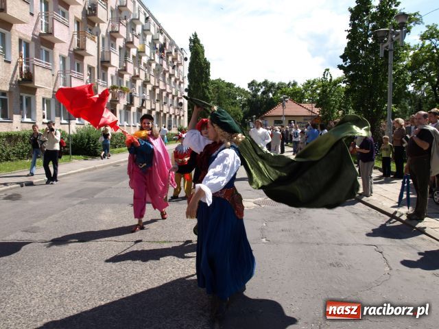 Zdjęcie w galerii na portalu naszraciborz.pl: Strasburger zagrał mnicha wiadomości z regionu