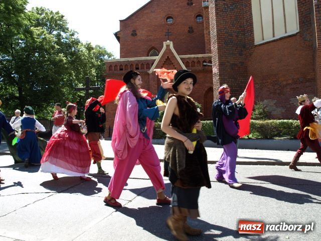 Zdjęcie w galerii na portalu naszraciborz.pl: Strasburger zagrał mnicha wiadomości z regionu