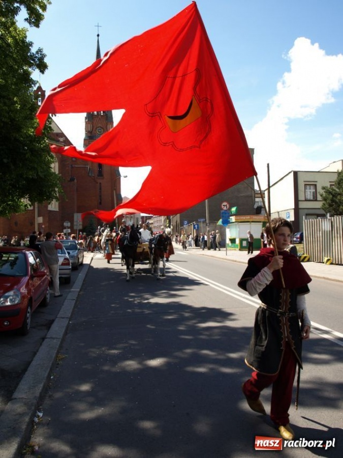 Zdjęcie w galerii na portalu naszraciborz.pl: Strasburger zagrał mnicha wiadomości z regionu