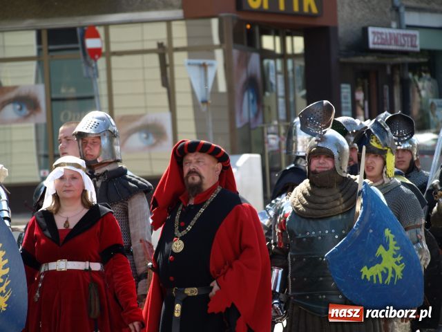 Zdjęcie w galerii na portalu naszraciborz.pl: Strasburger zagrał mnicha wiadomości z regionu