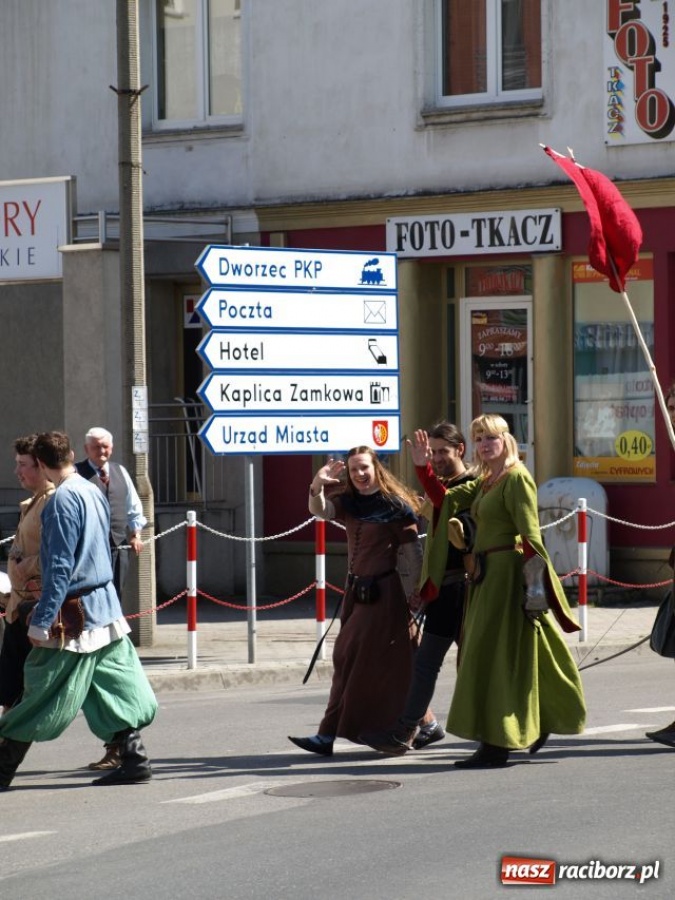 Zdjęcie w galerii na portalu naszraciborz.pl: Strasburger zagrał mnicha wiadomości z regionu
