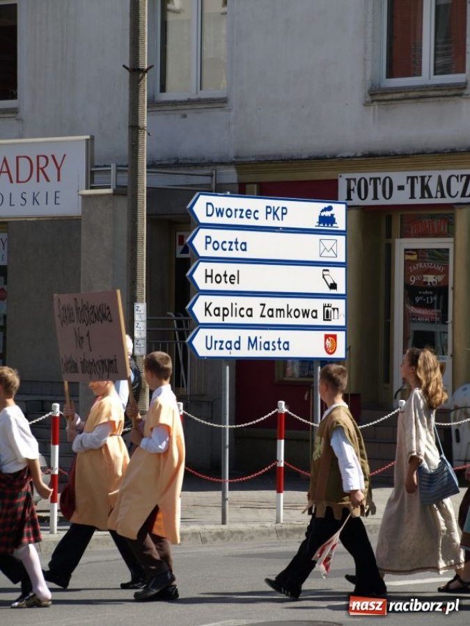 Zdjęcie w galerii na portalu naszraciborz.pl: Strasburger zagrał mnicha wiadomości z regionu