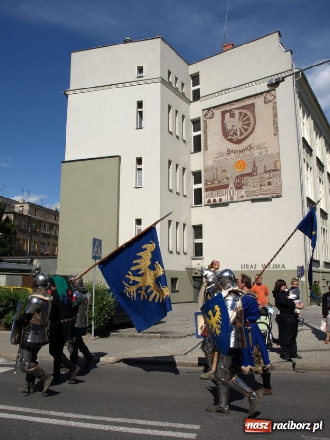 Zdjęcie w galerii na portalu naszraciborz.pl: Strasburger zagrał mnicha wiadomości z regionu
