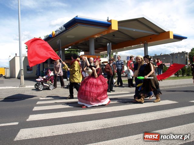 Zdjęcie w galerii na portalu naszraciborz.pl: Strasburger zagrał mnicha wiadomości z regionu