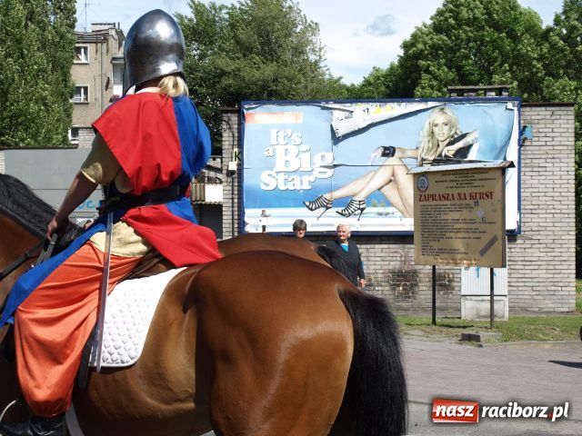 Zdjęcie w galerii na portalu naszraciborz.pl: Strasburger zagrał mnicha wiadomości z regionu