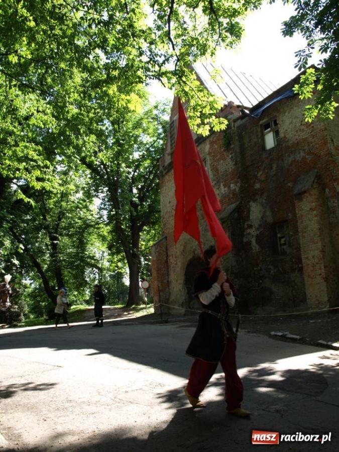 Zdjęcie w galerii na portalu naszraciborz.pl: Strasburger zagrał mnicha wiadomości z regionu
